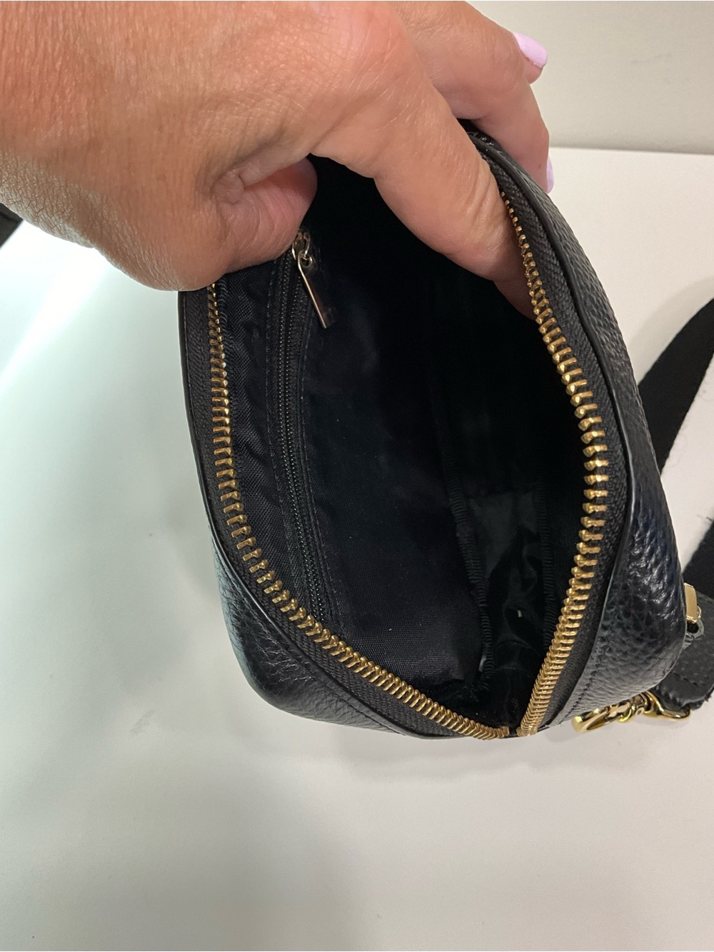 BANDOLIER Black Pebbled Leather Crossbody Phone Bag Gold Hardware Zip Top - Picture 8 of 10
